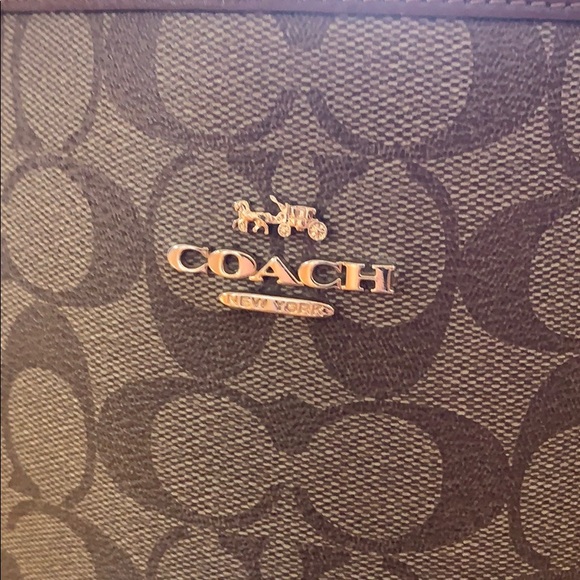 Coach purse + authentication story patch - Picture 4 of 5